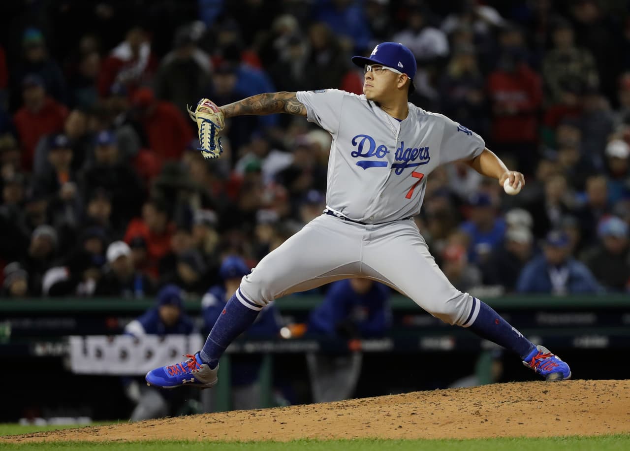 En el cierre de la sexta relevó el zurdo mexicano Julio Urías, y en orden retiró a su tanda para mantener en la pelea a los Dodgers. Dos ponches y un elevado al cuadro fueron sus credenciales.