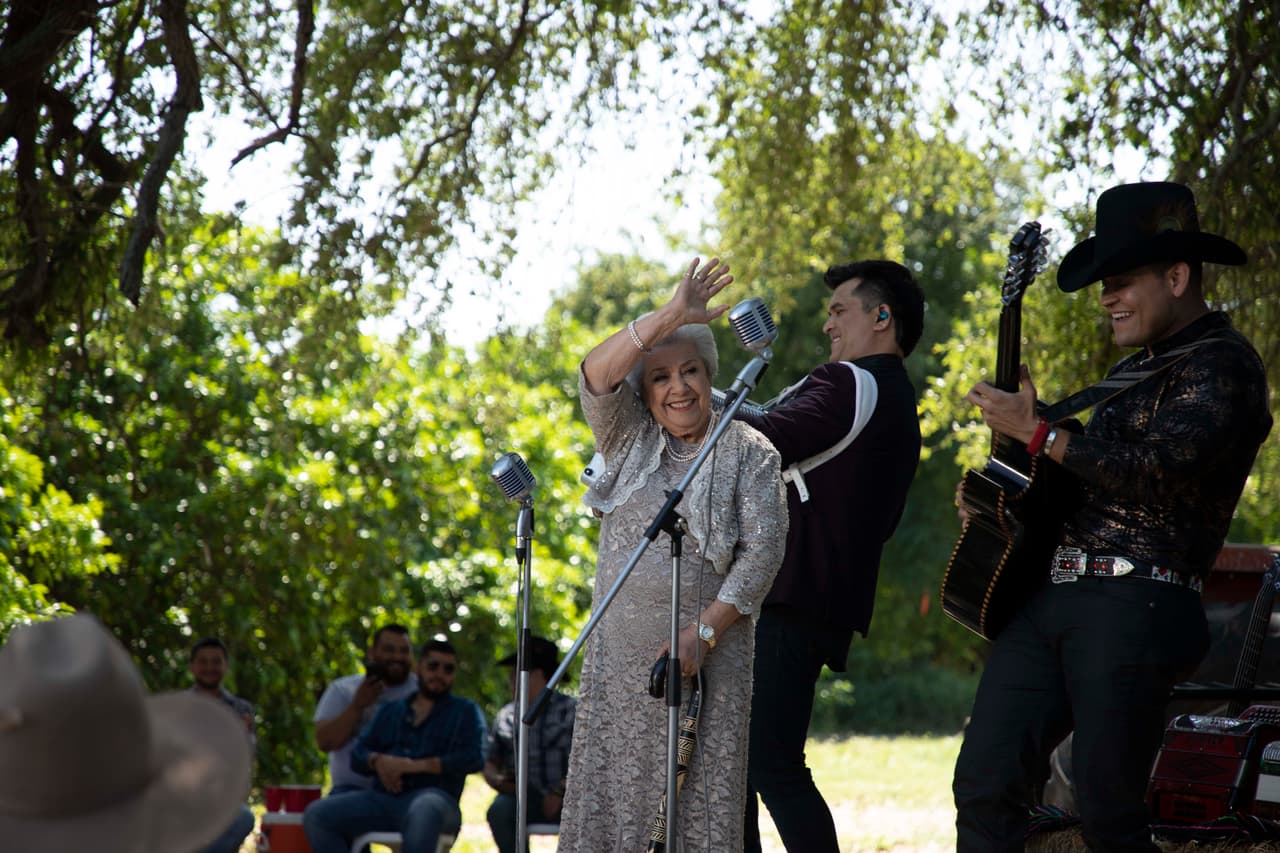 Doña 
<b>Irma Silva</b> tiene 81 años y cuando era joven quiso dedicarse a la música pero en su momento no lo logró.