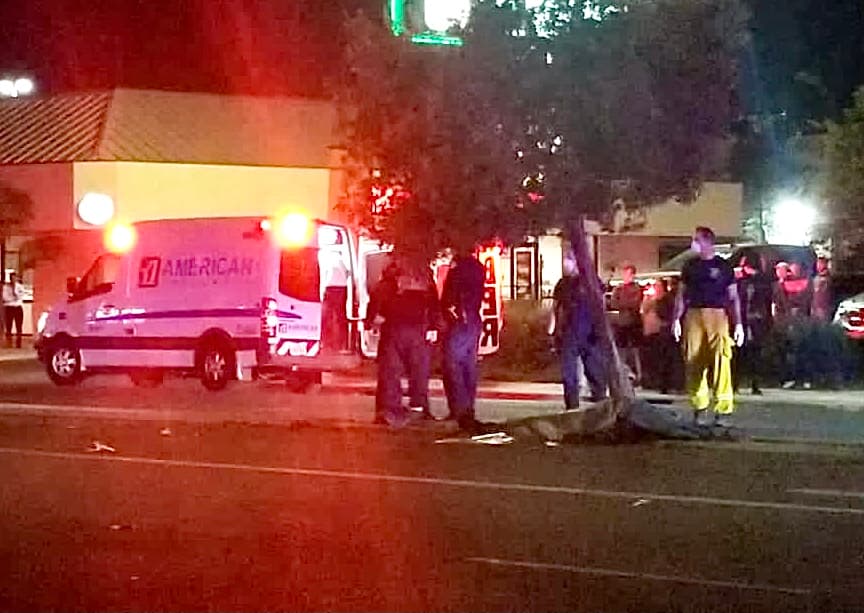 Muere motociclista tras estrellarse contra un árbol en el norte de Fresno
