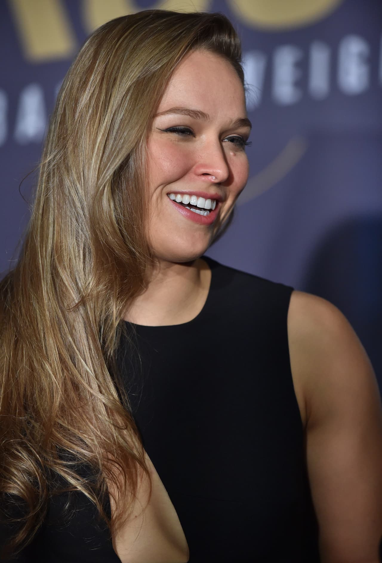 ¿Puedes creer que esta hermosa mujer pesaba más de 100 kilos? Así es, para esa disciplina ella tenía que estar muy grande, pero decidió cambiarse a la UFC y todo cambió.