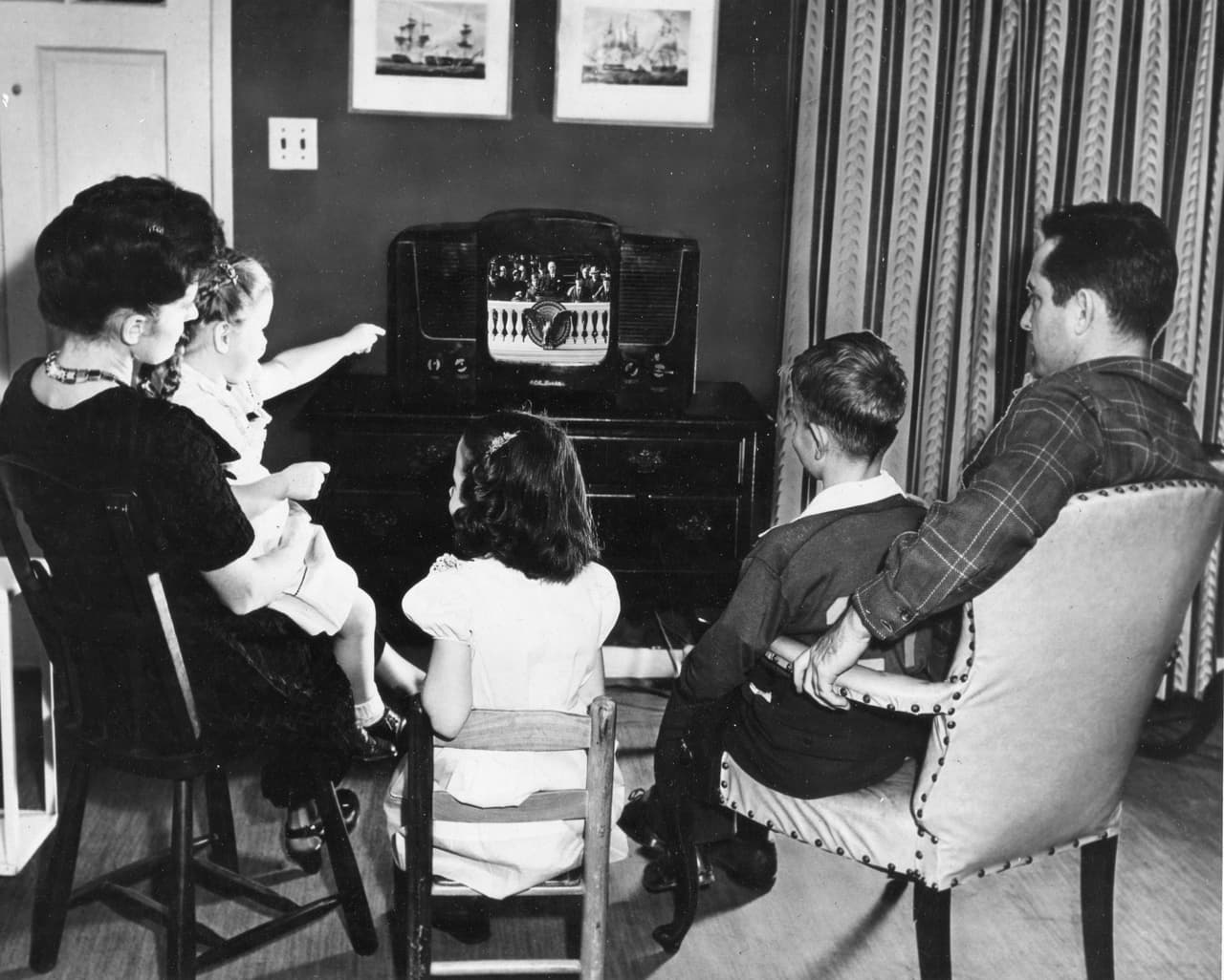 La segunda toma de posesión de Truman fue el 20 de enero de 1949 y fue la primera en ser transmitida por televisión. La primera en ser transmitida por radio fue la de Calvin Coolidge, en 1925.
<br>