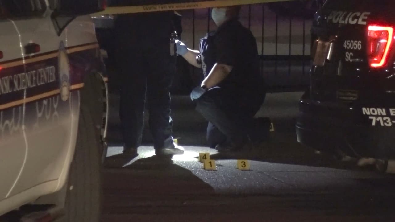 Matan de un balazo a un hombre tras salir en su automóvil de unos departamentos al sur de Houston
