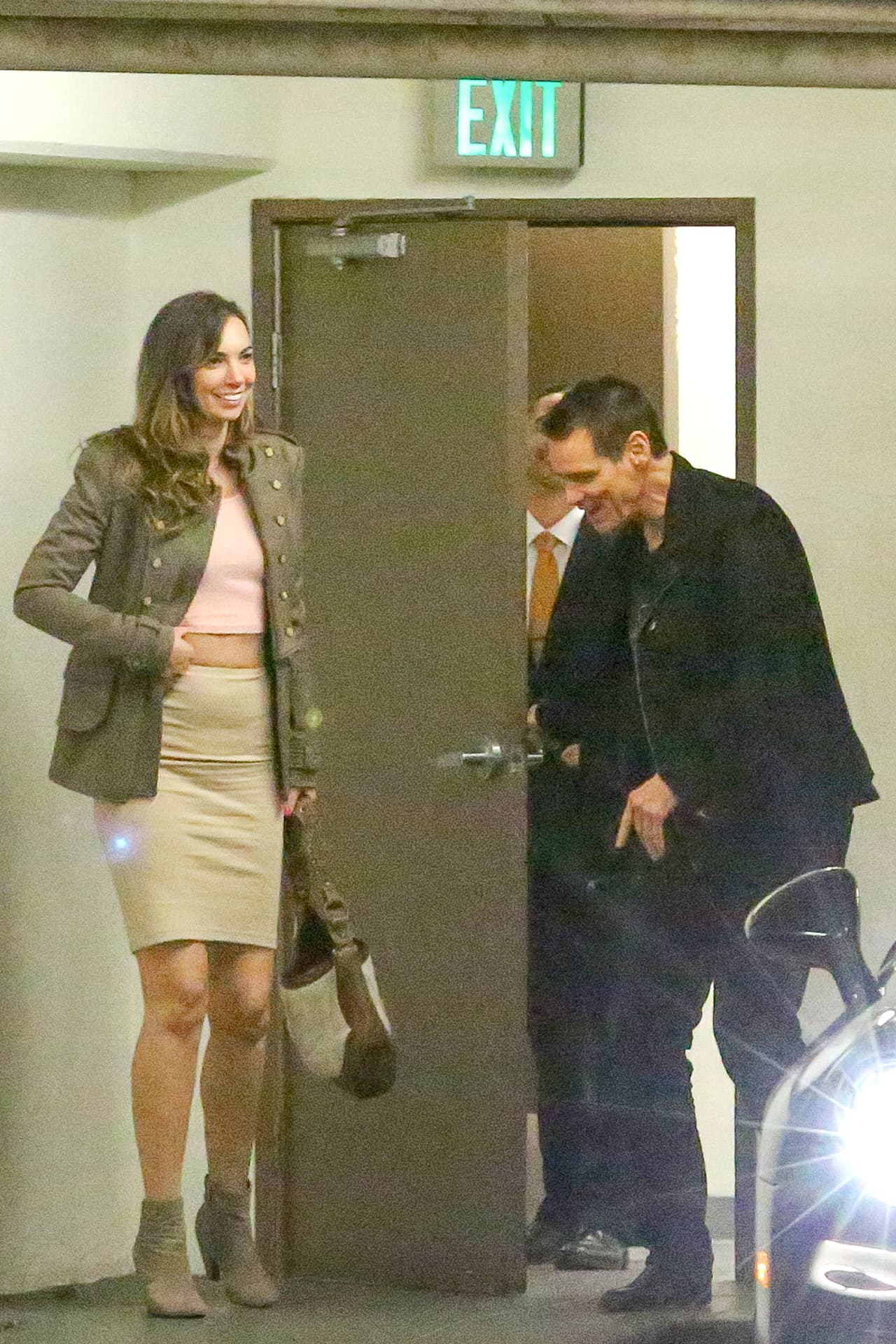 Los paparazzi captaron al comediante saliendo del restaurante Katsuya, y se veía muy feliz junto a la hermosa chica.