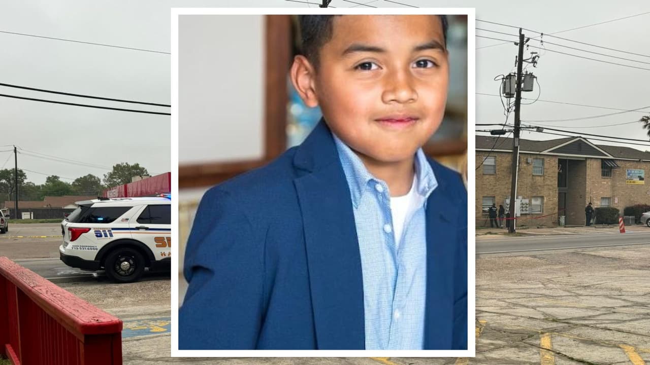 Sobre las 5:23am, el Sheriff del condado Harris, Ed Gonzalez, detalló que varias unidades estaban respondiendo a un
<b>informe de tiroteo</b> en un apartamento en 13921 Alderson Street, cerca de Freeport Street.
<br>