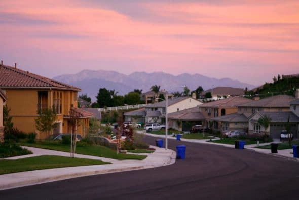 #7.San Bernardino, CA.Ofrece varios parques y otras instalaciones recreativas. Perris Hill Park es el mayor con: varias pistas de tenis, rutas de senderismo, y una piscina. Otros parques notables incluyen: el Parque Regional de Glen Helen, operado por el Condado de San Bernardino.