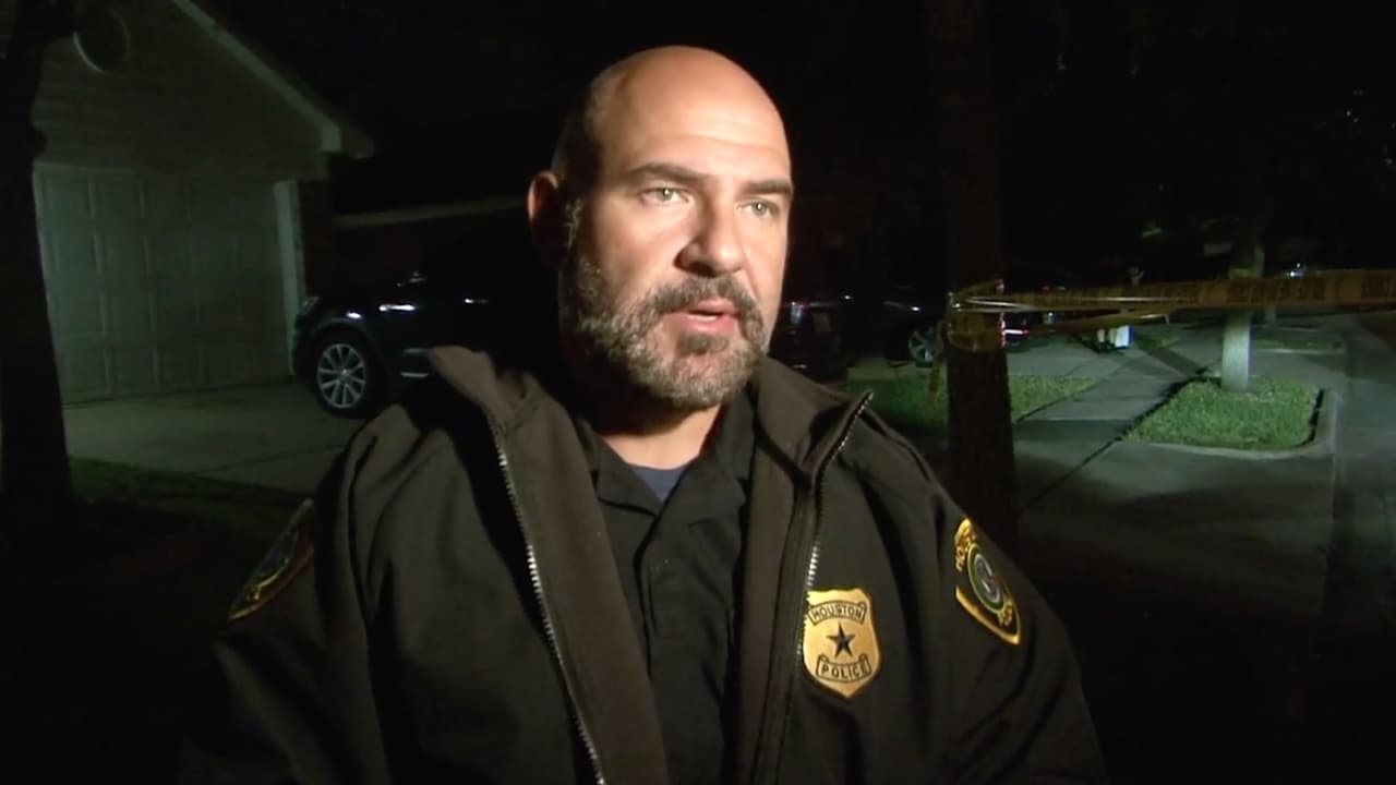 Los investigadores creen que Hinojosa conducía una Tahoe Chevrolet color plata o gris, con placas LFF-9239.