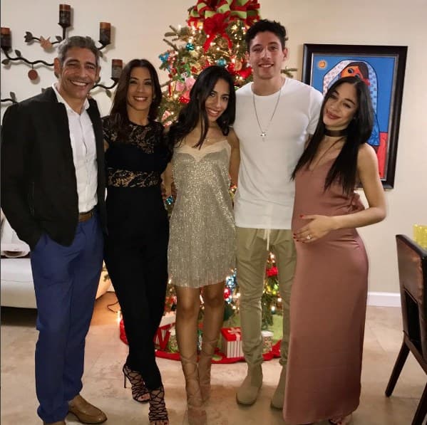 Johnny es un padre muy dedicado y sus hijos son su mayor orgullo.