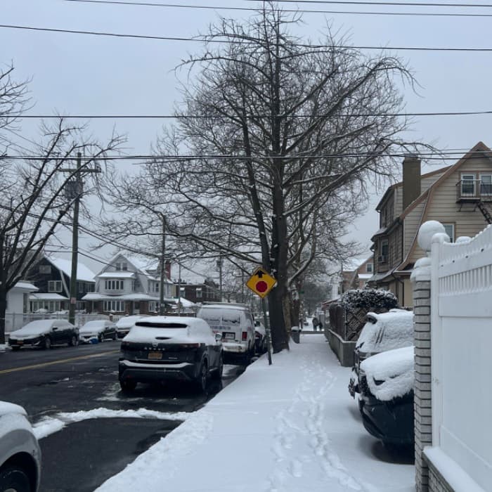 La tormenta invernal dejó acumulados de más de 2 pulgadas de nieve en el área triestatal.