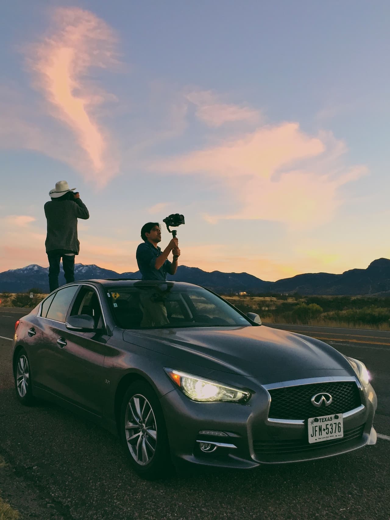 "Los diferentes paisajes de la frontera eran impresionates
<b>.</b> Aquí estamos afuera de Nogales, Arizona".