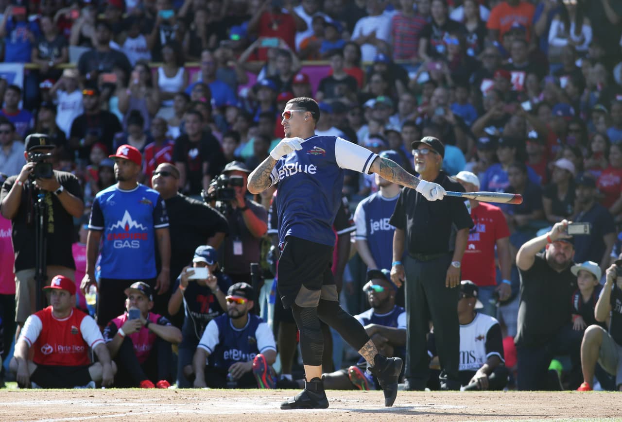 Run Derby & Celebrity Softball Game comenzó con una competencia de jonrones de artistas auspiciado por el Puerto Rico Toyota Dealers Association entre diez talentos locales (Danilo Beauchamp, Raymond Arrieta, Miguel Morales, Rosko Jaime, Jaime Espinal, José “El Negro” Figueroa, Melwin Cedeño, Molusco, Jay Fonseca y Guillermo José Torres). En la fotografía: Carlos Correa.