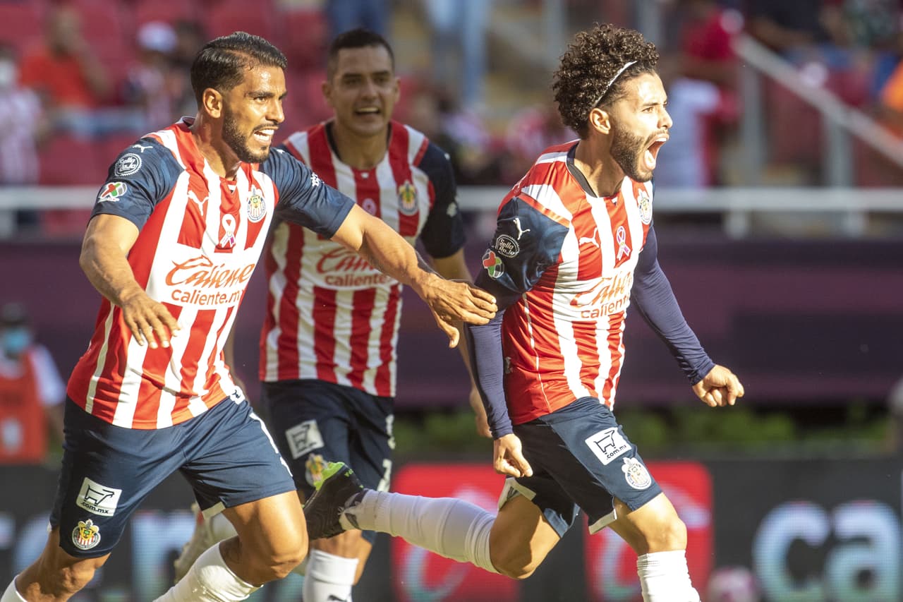 Con un gran gol de César Huerta al 45+5', Chivas se llevó el triunfo y volvió a zona de reclasificación.