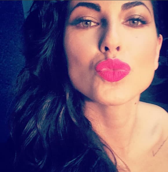 “Estamos trabajando mucho y entrenado muchísimo para que las escenas salgan lo más reales posibles y obviamente en las escenas más peligrosas tendré a las 'stones' (dobles) que son increíbles, están súper preparadas, lo hacen súper bien y tienen unos cuerpazos”, expresó Bárbara sobre las dos chicas quienes la doblarán en las escenas de mayor riesgo.