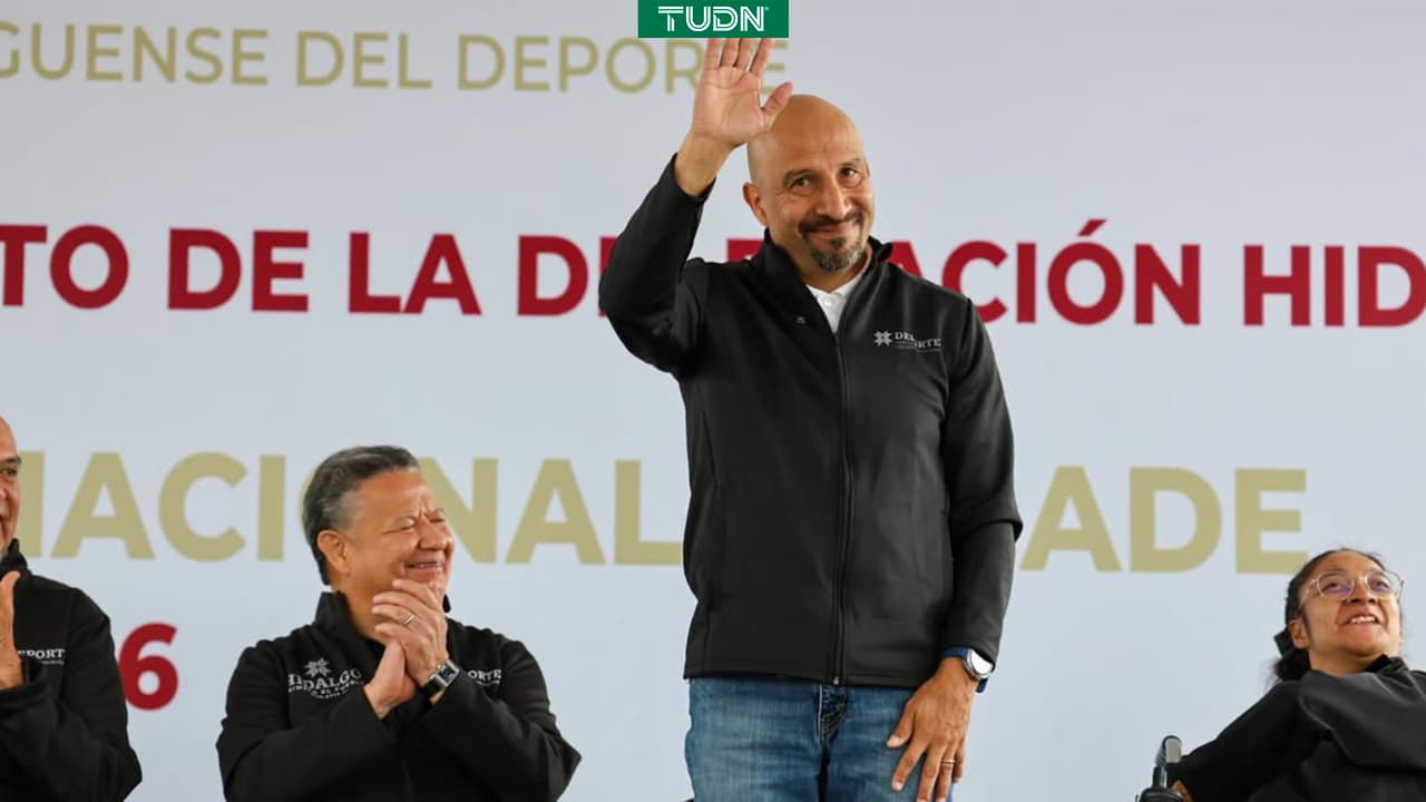 Oscar 'Conejo' Pérez salva a un niño que se quemaba en acto público