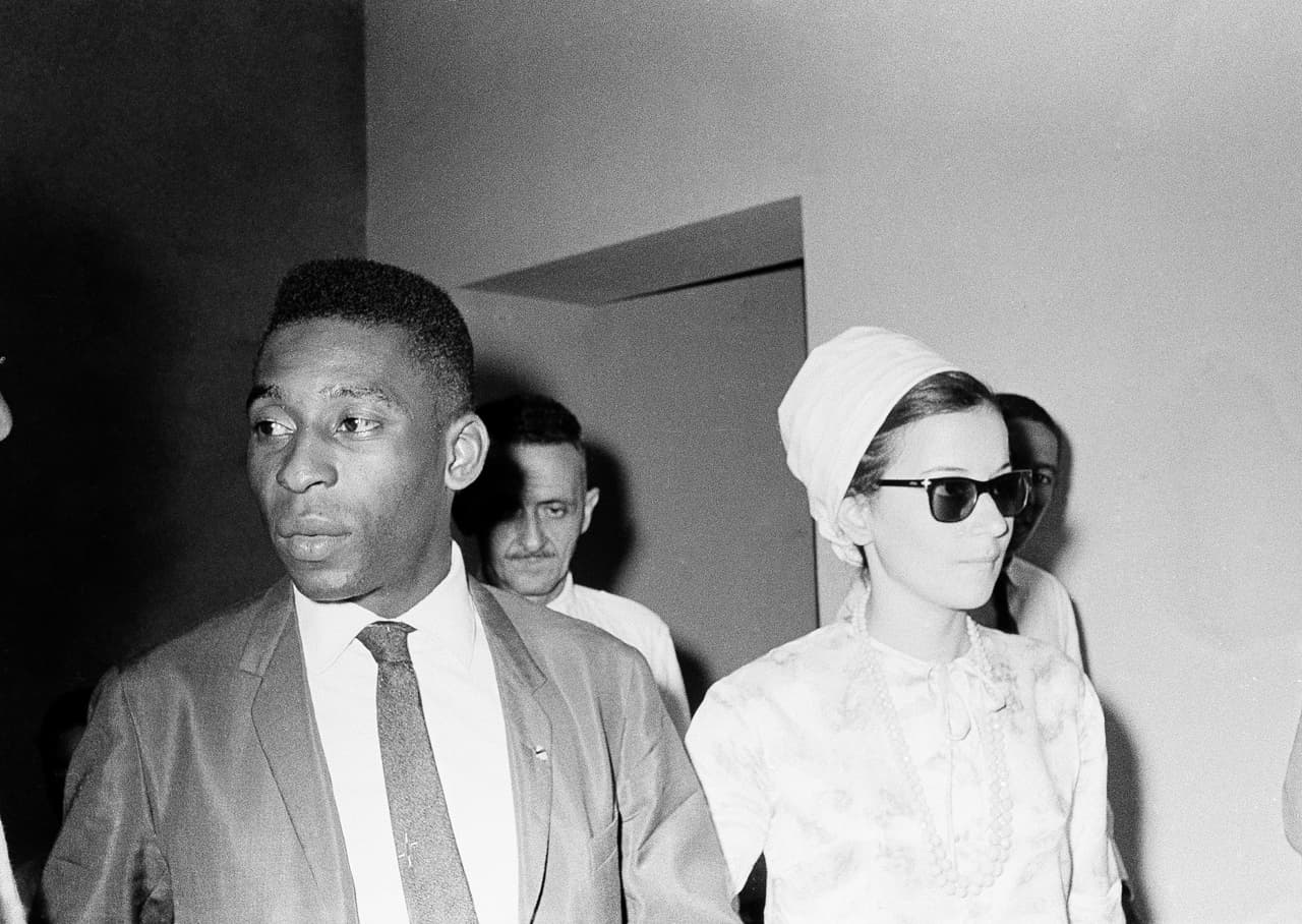 Uno de los juegos se llevó a cabo en Lagos, entre la Selección de Nigeria y el Santos de Brasil, que tenía a jugadores como Pelé, Gilmar, Mauro, Zito, Mengalvio, Dorval, Coutinho, Pepe, entre otros.