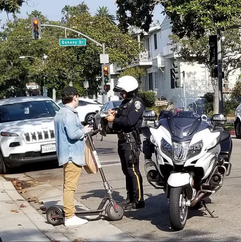 Hasta el momento solo se ha realizado un arresto en Los Ángeles por este motivo. La policía no está tomando mayores medidas en el asunto porque nadie denuncia los incidentes.