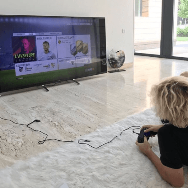 Griezmann es amante de los juegos de video, pues hasta fundo su propio equipo de ESports.