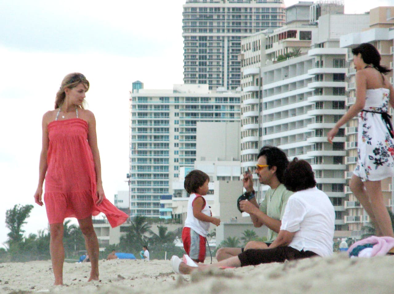 Fueron casi ocho años de intenso romance y aunque todo parecía indicar que el zacatecano había sentado cabeza porque se le veía feliz como padre de familia, la pareja terminó su relación sin saber las causas exactas, aunque se especuló mucho que todo se debió a las infidelidades de Adolfo.