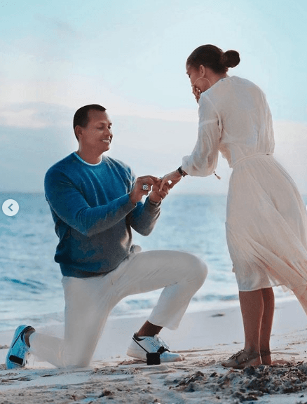 La gran dificultad que han confrontado hasta este momento es que ambos tienen una agenda muy cargada y eso les ha complicado escoger la fecha ideal para la gran fiesta. De hecho, en estos momentos, 
<b><a href="https://www.univision.com/famosos/que-infidelidad-jennifer-lopez-y-a-rod-se-muestran-mas-unidos-que-nunca-literalmente-fotos">ella está filmando la película 'Hustlers'</a></b> y luego hará la gira por su cumpleaños.