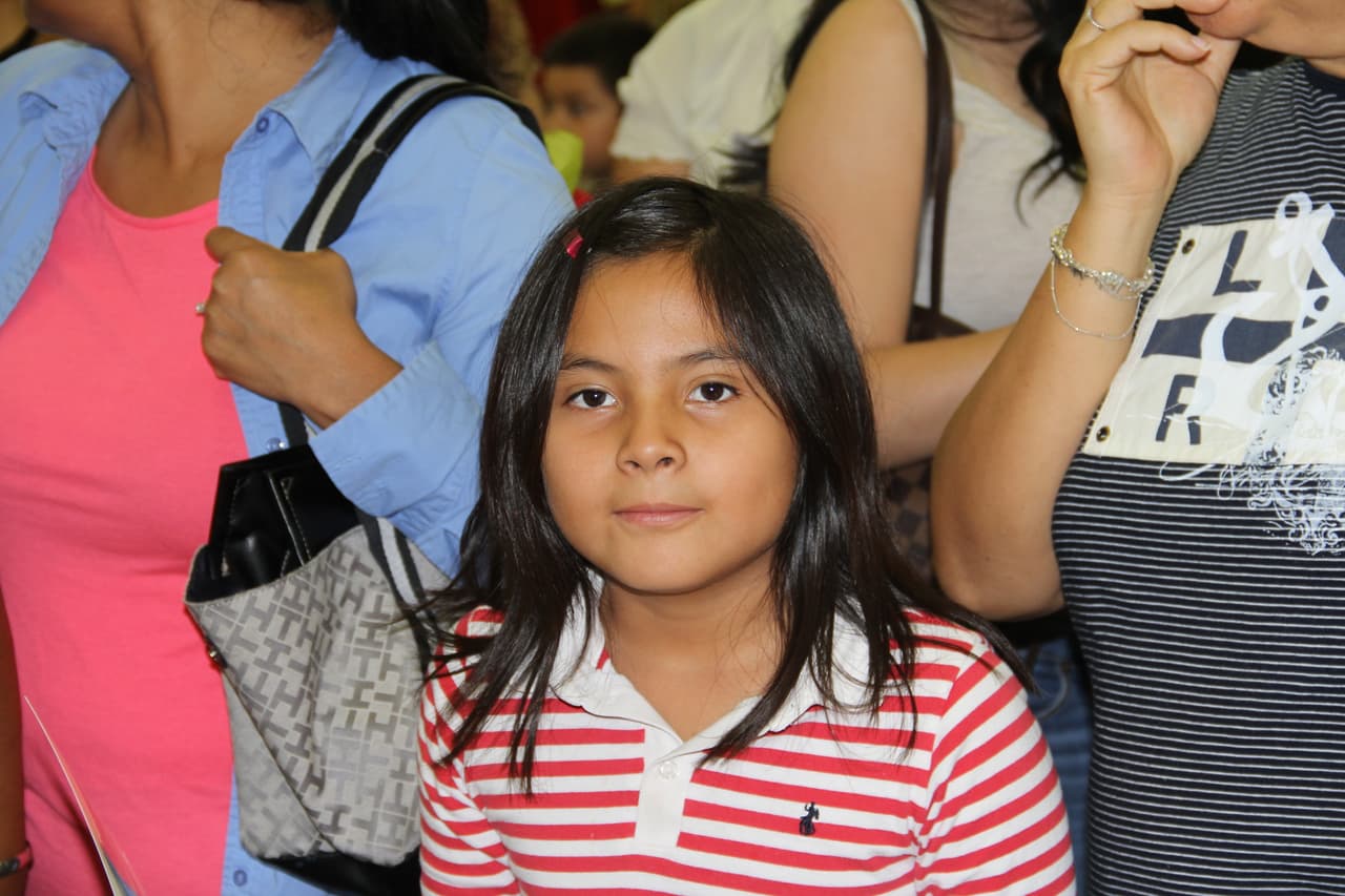 Unas 300 personas asistieron a la feria “Camino a la Salud’, donde se hicieron exámenes gratis, bailaron Zumba y conocieron a la carismática Cecilia Ramírez Harris de Primer Impacto.