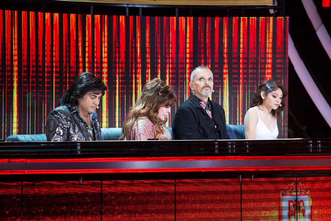 Lo cierto es que con el paso de los duelos, Vero fue adaptándose más a la dinámica y pudo celebrar, por ejemplo, el momento en que los cantantes tuvieron una segunda oportunidad y los jueces eligieron a 
<a href="https://www.univision.com/shows/pequenos-gigantes/galilea-sorprende-a-los-jueces-con-la-noticia-de-que-dos-cantantes-tendran-una-segunda-oportunidad-video" target="_blank">dos niños que se enfrentarán la próxima semana para obtener un lugar en el sexto escuadrón</a>.