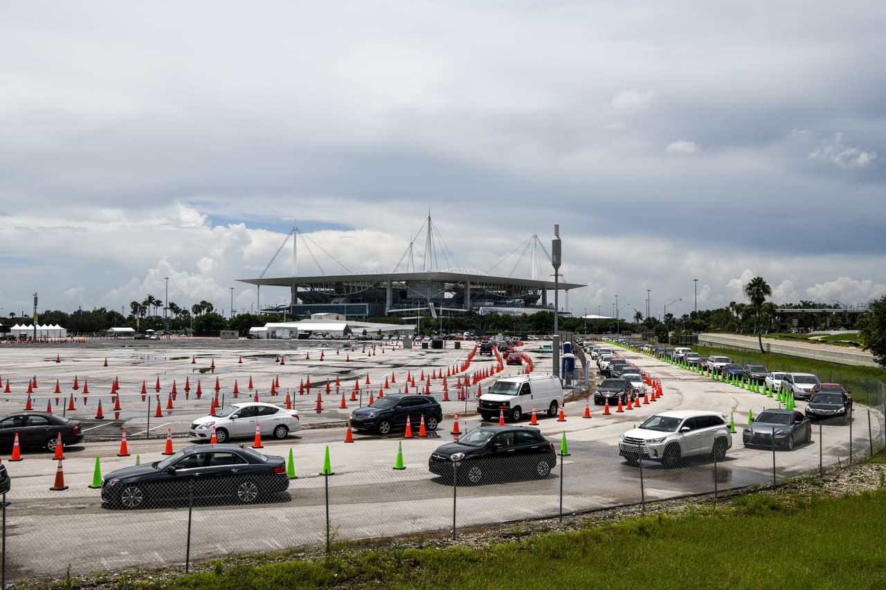 Cierra por un día el centro de pruebas de coronavirus del estadio Hard Rock en Miami Gardens
