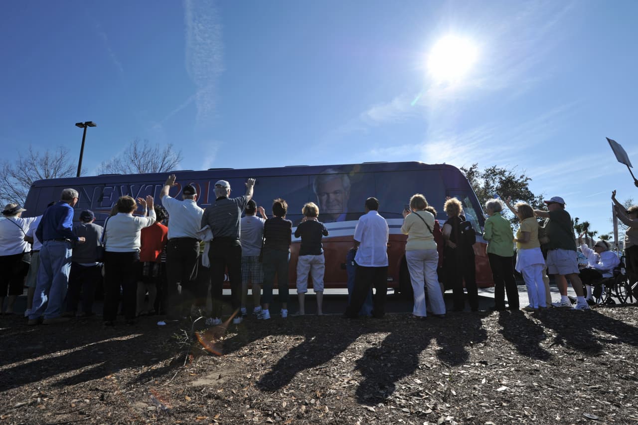 <b>The Villages (Florida, Estados Unidos) </b>
<br>The Villages, al sur de EEUU, es el complejo residencial de jubilados más grande del mundo. Más de 100.000 personas viven en idénticas casitas adosadas con sus respectivos jardines. Se rige por una normativa muy estricta que alcanza a la decoración navideña o el régimen de visitas de los familiares. Sus habitantes suelen desplazarse en carritos de golf como el de la fotografía.
