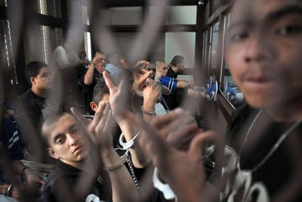 El grupo de pandilleros se identifican como mienbros de la Mara 18.