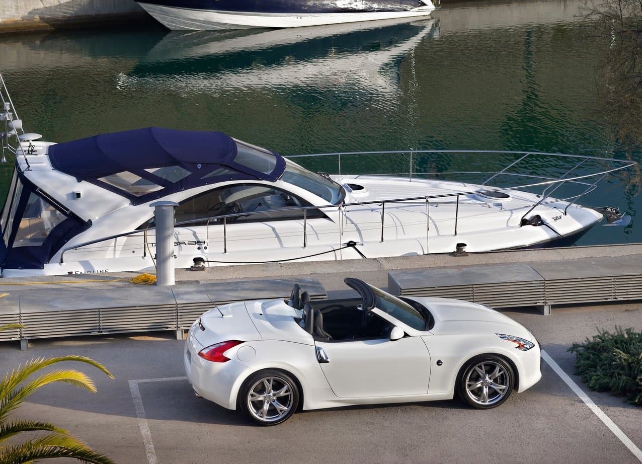 <b>Nissan 370Z Roadster</b>
<br>
<br>Nissan deja de producir la versión descapotable del 370Z, pero se queda con la variante cupé. Eso sí, de no ver una actualización importante en este modelo, puede que esta decisión sea más bien el inicio del fin para el deportivo de dos puertas.
<br>