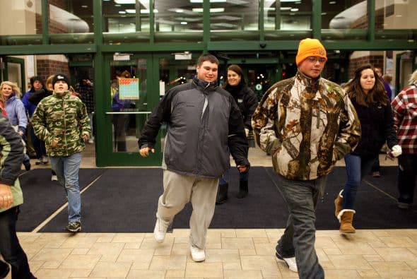 Gallup indicó que calcula que los gastos de Navidad este año mostrarán una mejora en comparación con el año pasado, pero los minoristas observarán si la falta de acción del supercomité afecta las actitudes del consumidor y sus gastos durante diciembre.