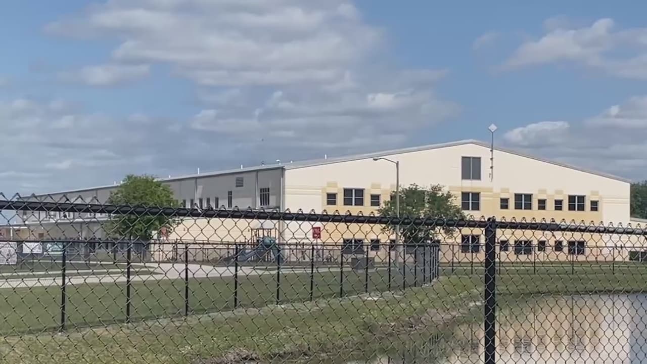 Padres del condado de Osceola serán notificados cuando un alumno no esté en clases