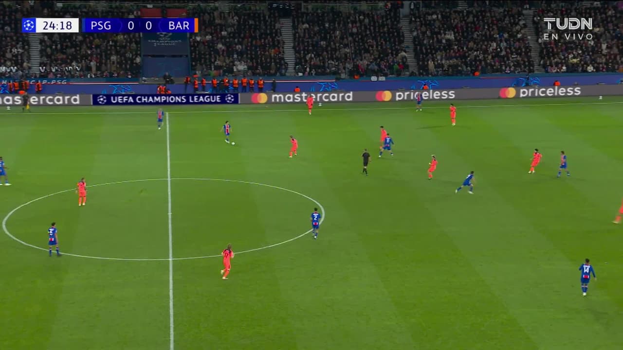 ¡TIRO ATAJADO! disparo por Ferran Torres.