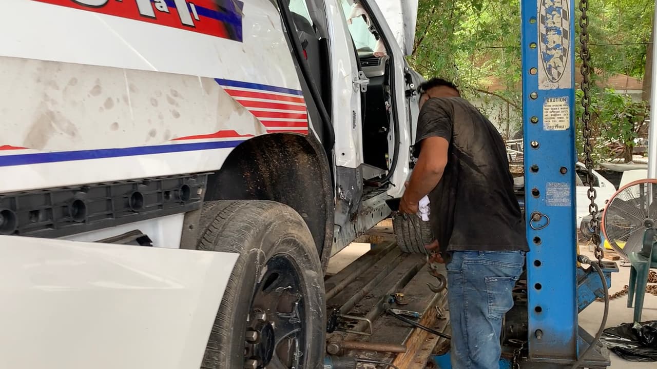 “Un cambio de aceite te cuesta entre $35, $45 y $50 si es que nosotros ponemos el aceite”, comentó.