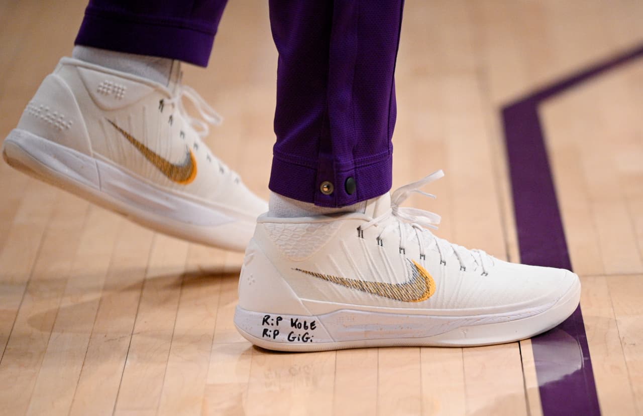 A pesar de que el público estuvo todo el tiempo coreando "¡Kobe, Kobe!", para apoyar a su equipo, los Lakers no consiguieron llevarse la victoria pero LeBron James dejó claro que 
<b><a href="https://www.univision.com/shows/despierta-america/la-mentalidad-mamba-la-filosofia-de-vida-que-se-convirtio-en-el-legado-que-kobe-bryant-video">el espíritu y la memoria de la "Mamba Negra"</a></b> perdurarán para siempre dentro de la "Lakers Naction".