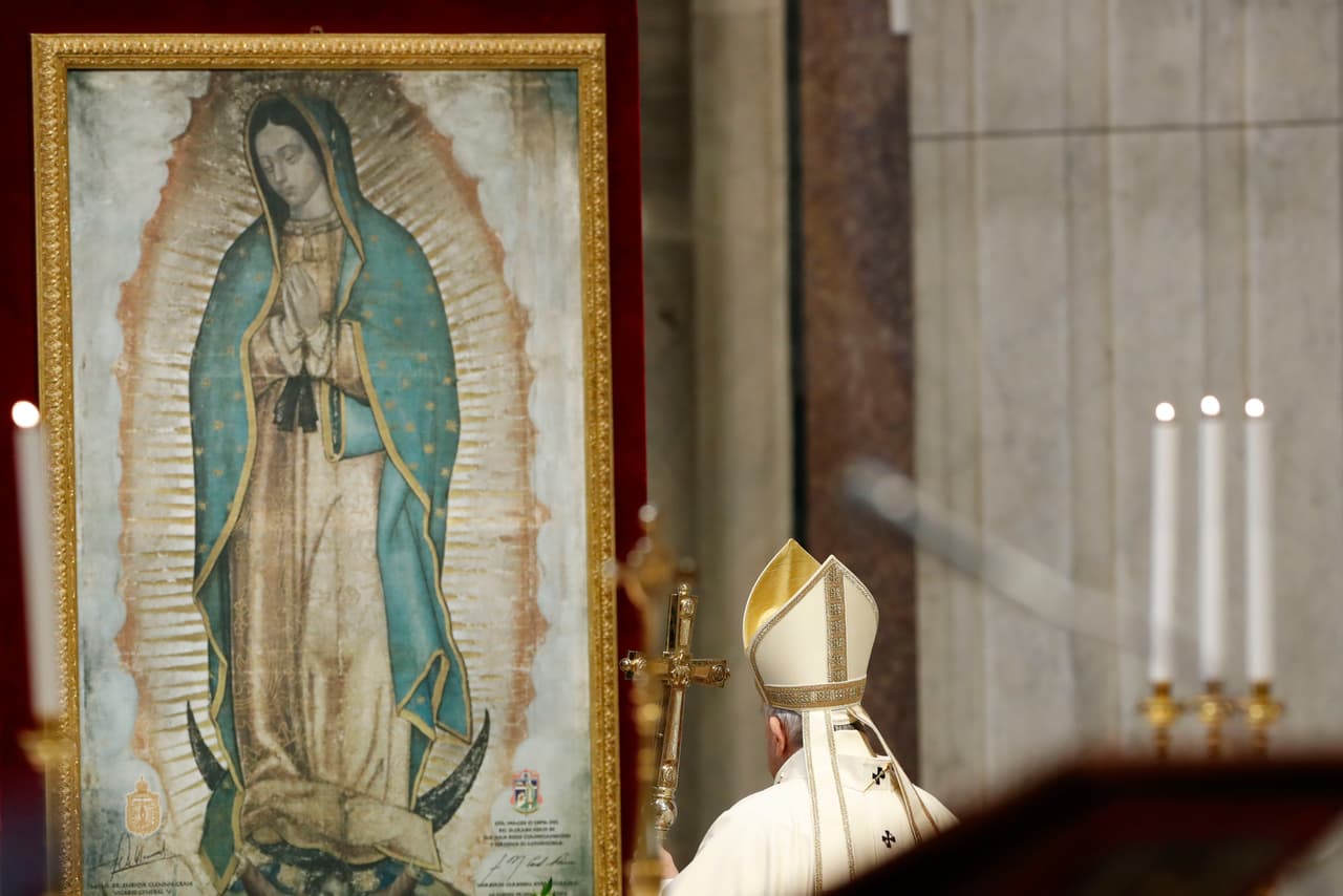 "Mi mamá, después de cuatro infartos y dos veces en estado de coma. Le pedí tanto a la Virgen de Guadalupe y mi madre sigue con nosotros", dijo Alma Baena.