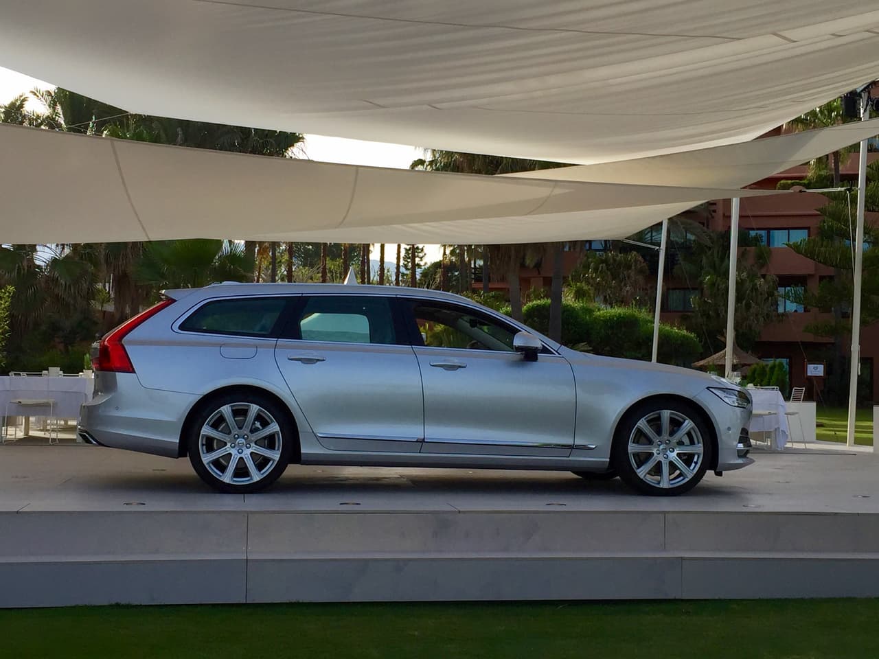 Tuvimos oportunidad de probar brevemente a la camioneta 'station wagon' V90, la encargada de seguir la larga tradición de Volvo en vehículos de techo largo.