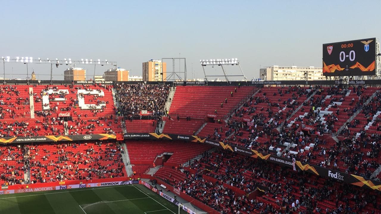Desde tempranas horas el Ramón Sánchez Pizjuán se fue llenando de color para vivir una jornada especial de la UEFA Europa League entre el Sevilla F.C. y la S.S. Lazio, quienes definirían uno de los clasificados a los octavos de final del torneo continental.