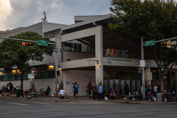 Lanzan esfuerzos para restablecer la prohibición de acampar en la ciudad 