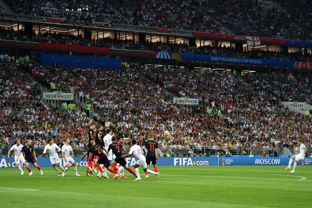 Con la velocidad necesaria y altura correcta, el esférico superó a los jugadores de Croacia.