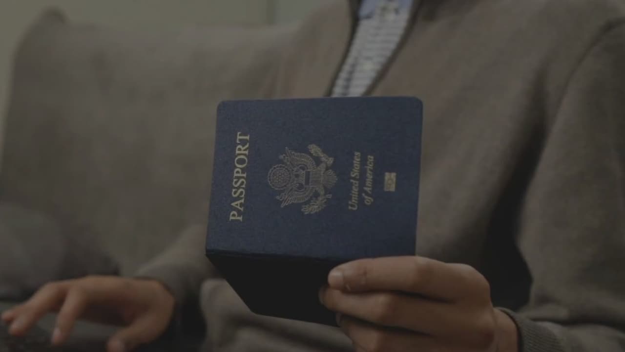 ¿Pueden exigir prueba de estatus migratorio a padres que soliciten pasaporte de EEUU para sus hijos?