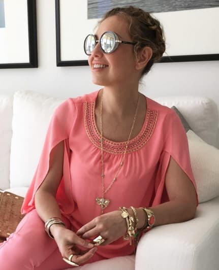 Los colores claros la hacen lucir muy tierna y divina.