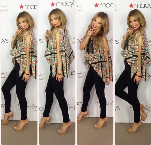 Un look súper fresh con una blusa floja, leggins y los zapatos perfectos.