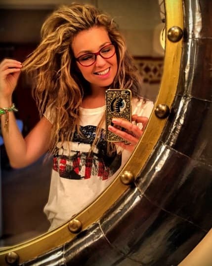 En muchas ocasiones la forma en la que arregla su cabello se convierte en el principal accesorio.