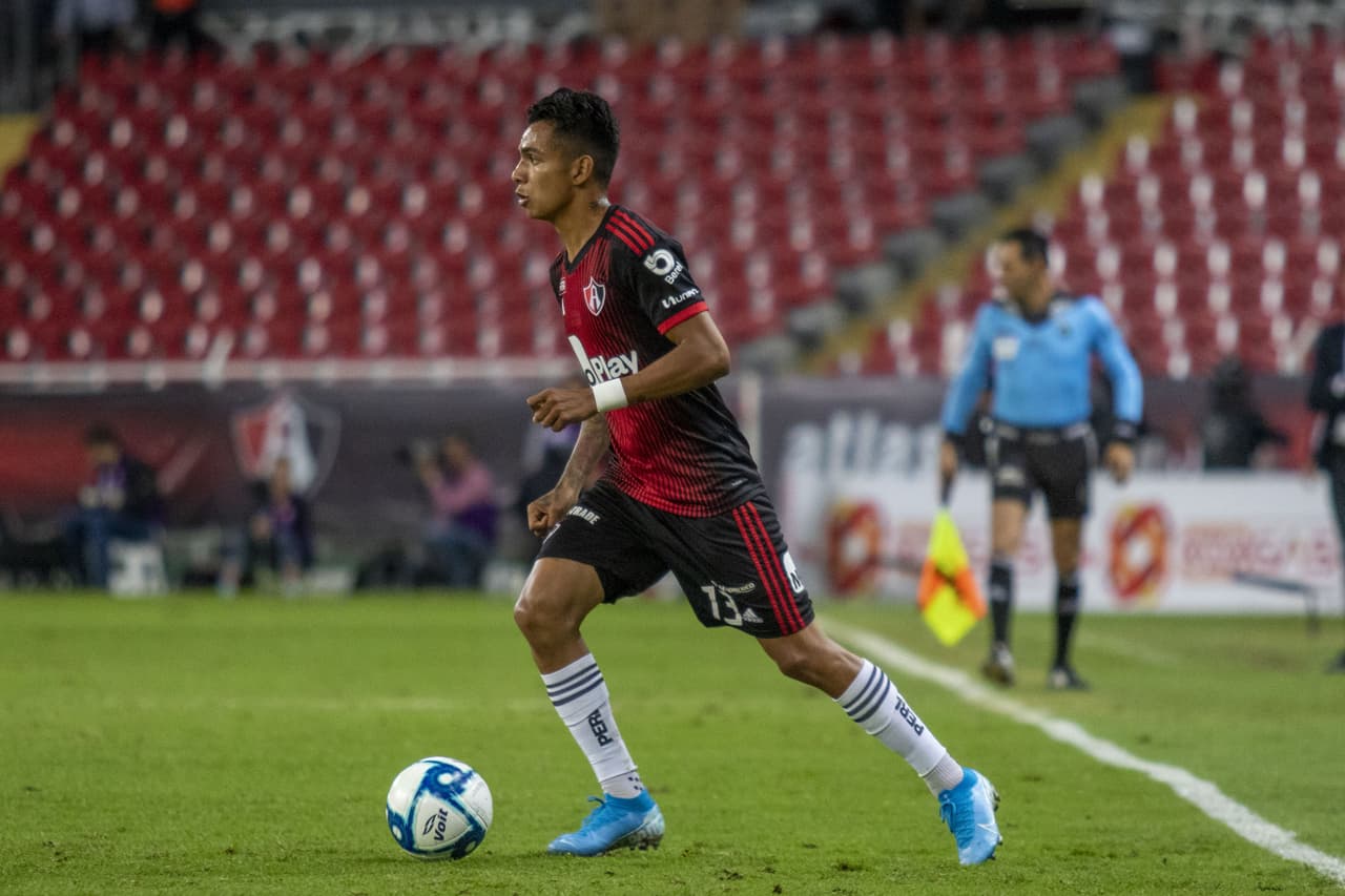 Con goles de Juan Castro al minuto 61 y Nicolas Ibañes al 90+3, el Atlético san Luis gana y pone en problemas al Atlas.