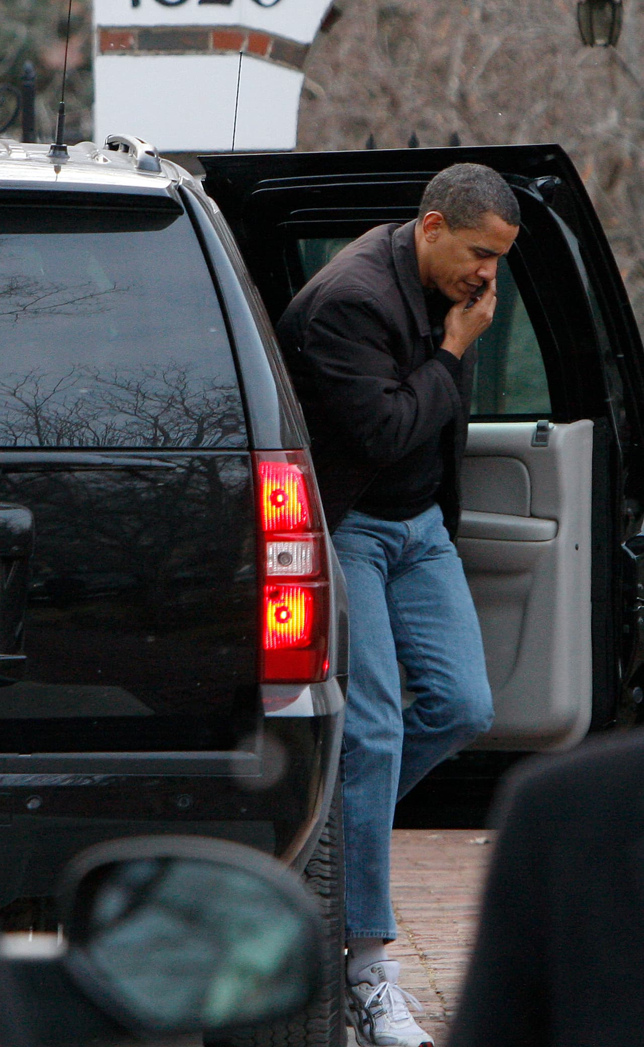 Desde entonces no hubo un asunto más sensible para el Presidente que sus queridos pantalones, unos que no dejó de usar a pesar de las presiones que lo alentaban a llevar unos más estructurados y ceñidos. Así lució en el primer viaje familiar que realizó, en 2009, a Chicago.