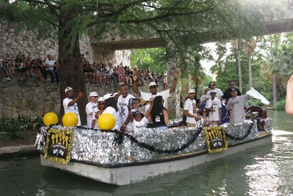 Photos: Spurs Championship Parade 2014 Barges