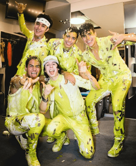 Se trata de los integrantes de la 'boyband' CNCO, quienes ya consideraron estar presentes en la llamada "boda del año".