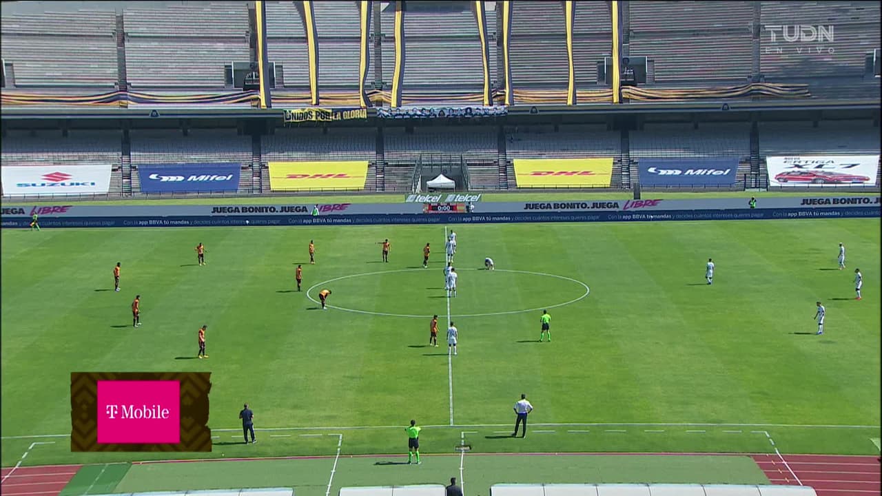 Arranca el partido y la pelota está en juego.