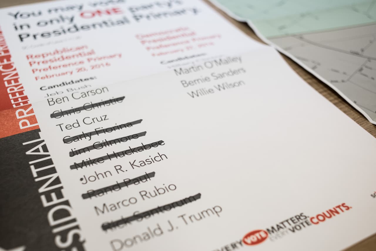 Una papeleta con los nombres de los candidatos republicanos por la nominación presidencial republicana.