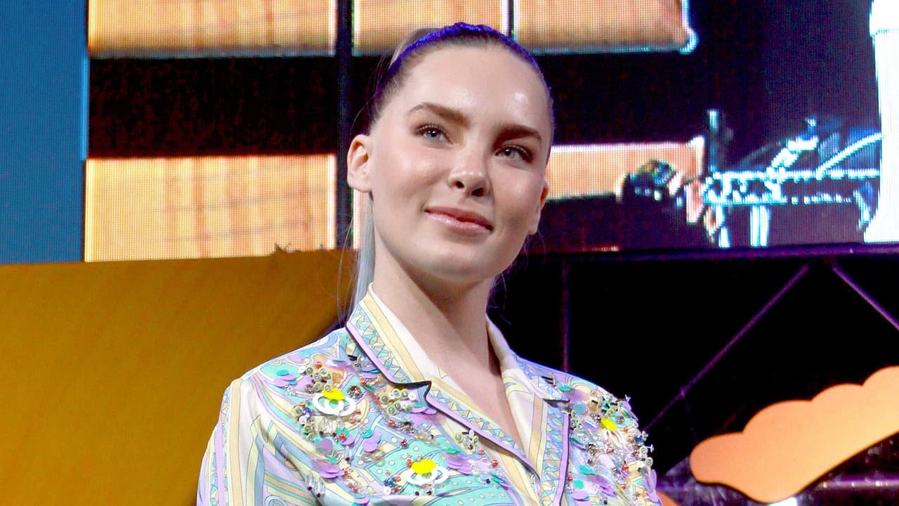 Belinda cambió de look: se hizo un 'Bob mediano con besos de sol' que será tendencia en 2022