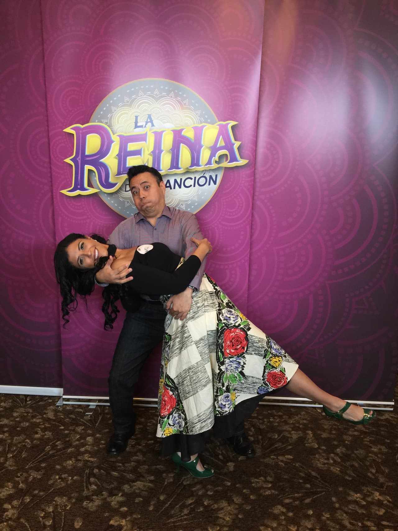 Y comprobé que se trajo todo. ¡Tanto que por poco y la suelto! Ufff! El talento pesa en NY.